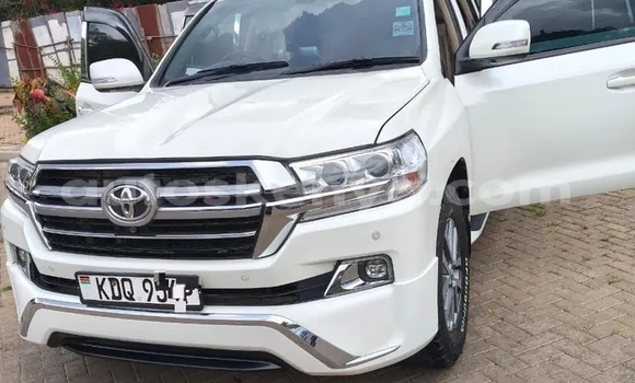 Buy Used Toyota Voxy White Car in Hola in Coastal Kenya Buy Used Toyota Voxy White Car in Hola in Coastal Kenya