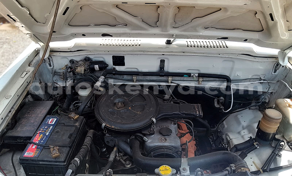 Oofamaa Isuzu Trooper White Makiinaa iti Nairobi keessatti Nairobi keessatti Oofamaa Isuzu Trooper White Makiinaa iti Nairobi keessatti Nairobi keessatti