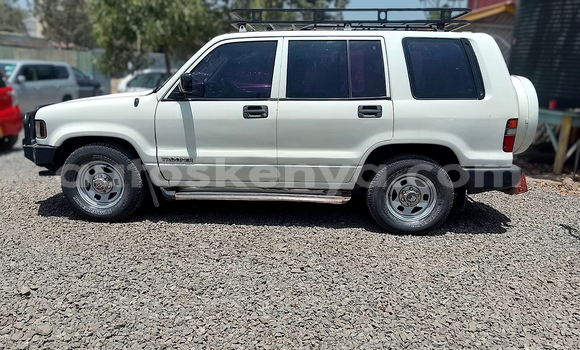 Oofamaa Isuzu Trooper White Makiinaa iti Nairobi keessatti Nairobi keessatti Oofamaa Isuzu Trooper White Makiinaa iti Nairobi keessatti Nairobi keessatti