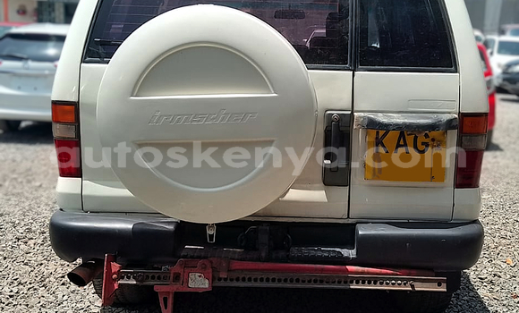 Oofamaa Isuzu Trooper White Makiinaa iti Nairobi keessatti Nairobi keessatti Oofamaa Isuzu Trooper White Makiinaa iti Nairobi keessatti Nairobi keessatti