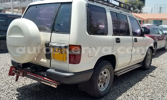 Oofamaa Isuzu Trooper White Makiinaa iti Nairobi keessatti Nairobi keessatti Oofamaa Isuzu Trooper White Makiinaa iti Nairobi keessatti Nairobi keessatti
