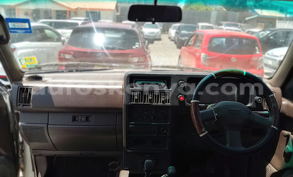 Oofamaa Isuzu Trooper White Makiinaa iti Nairobi keessatti Nairobi keessatti Oofamaa Isuzu Trooper White Makiinaa iti Nairobi keessatti Nairobi keessatti