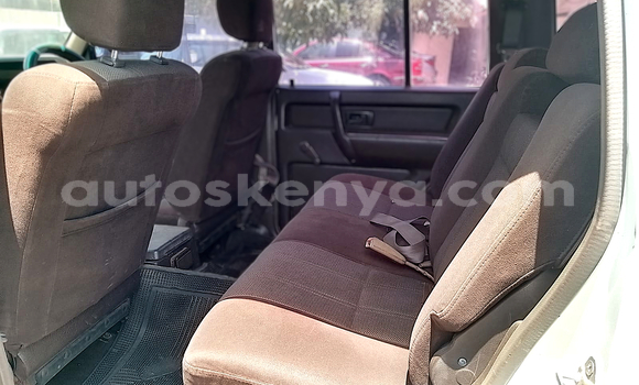 Oofamaa Isuzu Trooper White Makiinaa iti Nairobi keessatti Nairobi keessatti Oofamaa Isuzu Trooper White Makiinaa iti Nairobi keessatti Nairobi keessatti