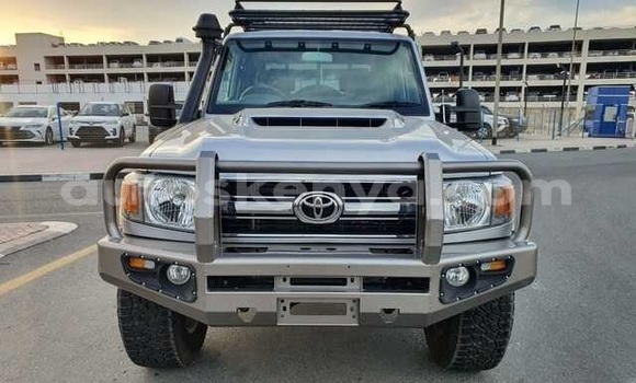 Buy Used Toyota Land Cruiser Silver Car in Chuka in East Kenya