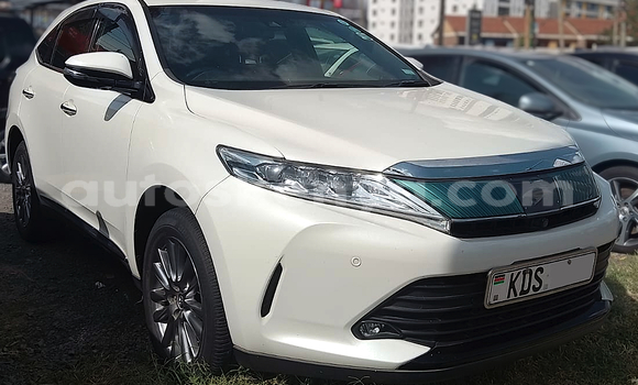 Haaraa Toyota Harrier White Makiinaa iti Nairobi keessatti Nairobi keessatti