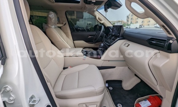 Buy Used Toyota Land Cruiser White Car in Nairobi in Nairobi Buy Used Toyota Land Cruiser White Car in Nairobi in Nairobi