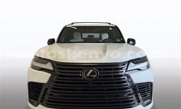 Nunua Ilio tumika Lexus LX Nyeupe Gari ndani ya Nairobi nchini Nairobi