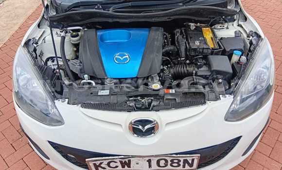 Oofamaa Mazda Demio White Makiinaa iti Nairobi keessatti Nairobi keessatti