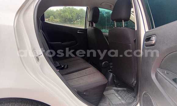Oofamaa Mazda Demio White Makiinaa iti Nairobi keessatti Nairobi keessatti Oofamaa Mazda Demio White Makiinaa iti Nairobi keessatti Nairobi keessatti