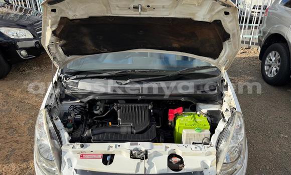 Buy Used Suzuki Splash White Car in Nairobi in Nairobi