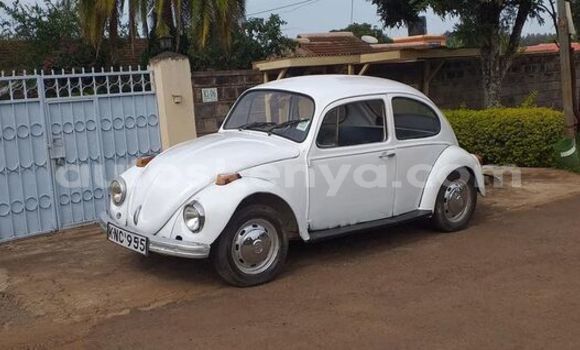 Oofamaa Volkswagen Beetle White Makiinaa iti Machakos keessatti Nairobi keessatti Oofamaa Volkswagen Beetle White Makiinaa iti Machakos keessatti Nairobi keessatti