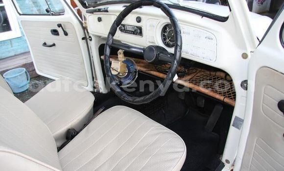 Oofamaa Volkswagen Beetle White Makiinaa iti Machakos keessatti Nairobi keessatti Oofamaa Volkswagen Beetle White Makiinaa iti Machakos keessatti Nairobi keessatti
