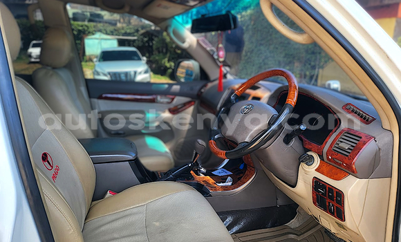Buy Used Toyota Land Cruiser Prado White Car in Nairobi in Nairobi Buy Used Toyota Land Cruiser Prado White Car in Nairobi in Nairobi