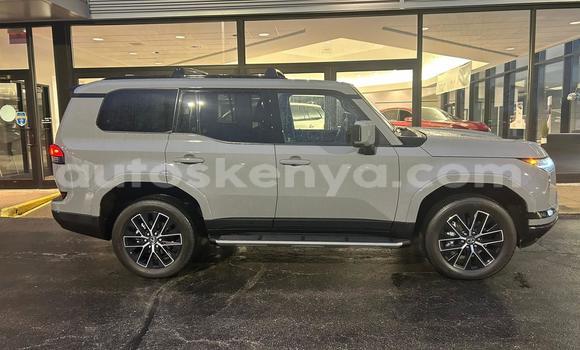 Oofamaa Lexus GX White Makiinaa iti Nairobi keessatti Nairobi keessatti Oofamaa Lexus GX White Makiinaa iti Nairobi keessatti Nairobi keessatti