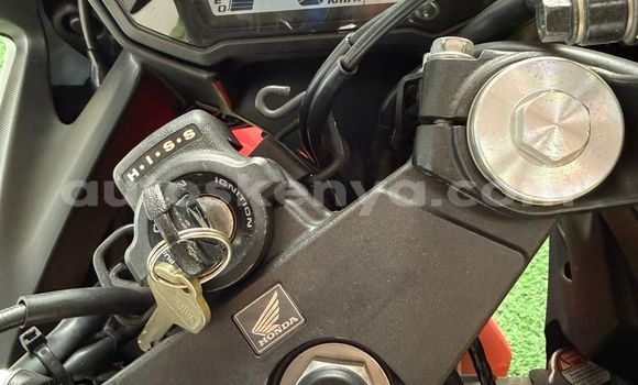 Nunua Ilio tumika Honda CBR Beige Bike ndani ya Nairobi nchini Nairobi Nunua Ilio tumika Honda CBR Beige Bike ndani ya Nairobi nchini Nairobi
