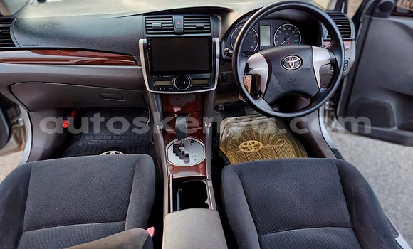 Oofamaa Toyota Premio Silver Makiinaa iti Nairobi keessatti Nairobi keessatti Oofamaa Toyota Premio Silver Makiinaa iti Nairobi keessatti Nairobi keessatti