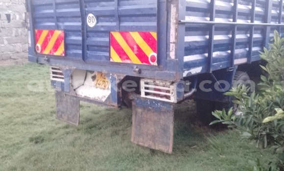 Nunua Ilio tumika Isuzu N–serie Bluu Lori ndani ya Gilgil nchini Kati Nunua Ilio tumika Isuzu N–serie Bluu Lori ndani ya Gilgil nchini Kati