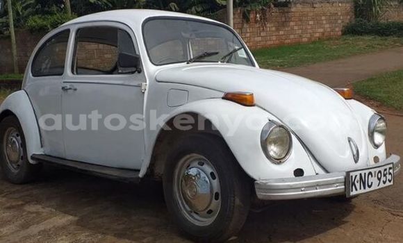 Oofamaa Volkswagen Beetle White Makiinaa iti Machakos keessatti Nairobi keessatti Oofamaa Volkswagen Beetle White Makiinaa iti Machakos keessatti Nairobi keessatti