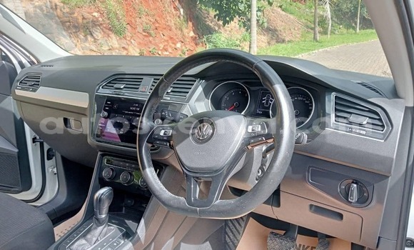 Nunua Ilio tumika Volkswagen Tiguan Nyeupe Gari ndani ya Nairobi nchini Nairobi Nunua Ilio tumika Volkswagen Tiguan Nyeupe Gari ndani ya Nairobi nchini Nairobi