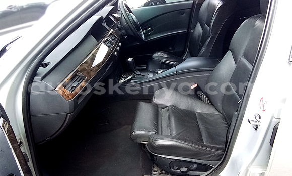 Oofamaa BMW 5–Series Silver Makiinaa iti Nairobi keessatti Nairobi keessatti Oofamaa BMW 5–Series Silver Makiinaa iti Nairobi keessatti Nairobi keessatti