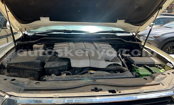 Buy Used Toyota Land Cruiser White Car in Nairobi in Nairobi Buy Used Toyota Land Cruiser White Car in Nairobi in Nairobi