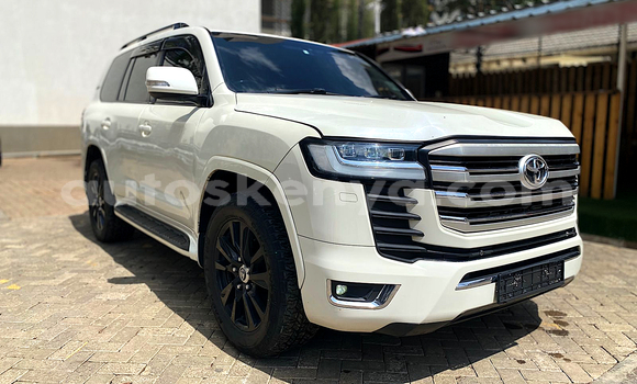 Buy Used Toyota Land Cruiser White Car in Nairobi in Nairobi