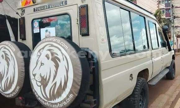 Nunua Ilio tumika Toyota Land Cruiser Prado Nyingine Gari ndani ya Nairobi nchini Nairobi Nunua Ilio tumika Toyota Land Cruiser Prado Nyingine Gari ndani ya Nairobi nchini Nairobi