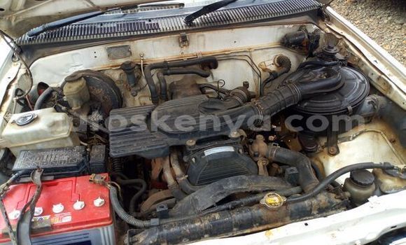 Nunua Ilio tumika Toyota Hilux Nyeupe Gari ndani ya Machakos nchini Nairobi Nunua Ilio tumika Toyota Hilux Nyeupe Gari ndani ya Machakos nchini Nairobi