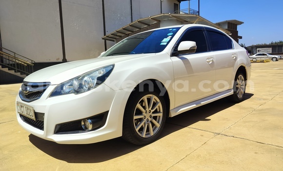 Oofamaa Subaru Legacy White Makiinaa iti Nairobi keessatti Nairobi keessatti Oofamaa Subaru Legacy White Makiinaa iti Nairobi keessatti Nairobi keessatti