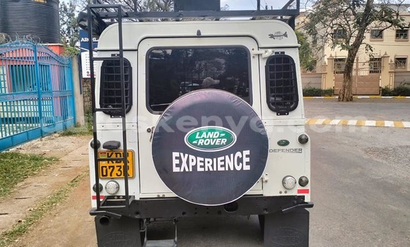 Buy Used Land Rover Defender White Car in Machakos in Nairobi Buy Used Land Rover Defender White Car in Machakos in Nairobi