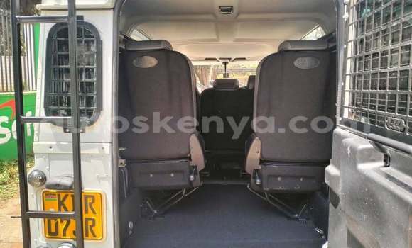 Buy Used Land Rover Defender White Car in Machakos in Nairobi Buy Used Land Rover Defender White Car in Machakos in Nairobi