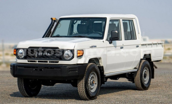 Buy Used Toyota Land Cruiser White Car in Nairobi in Nairobi