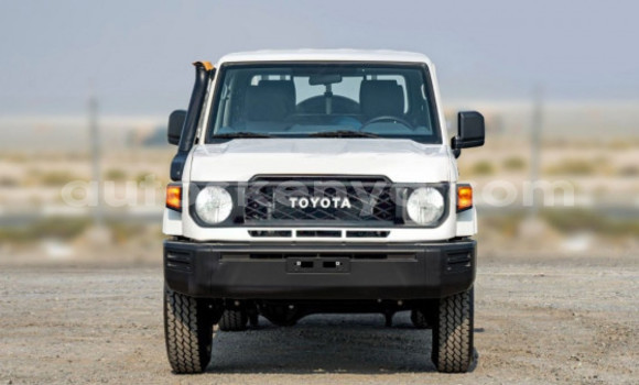 Oofamaa Toyota Land Cruiser White Makiinaa iti Nairobi keessatti Nairobi keessatti Oofamaa Toyota Land Cruiser White Makiinaa iti Nairobi keessatti Nairobi keessatti
