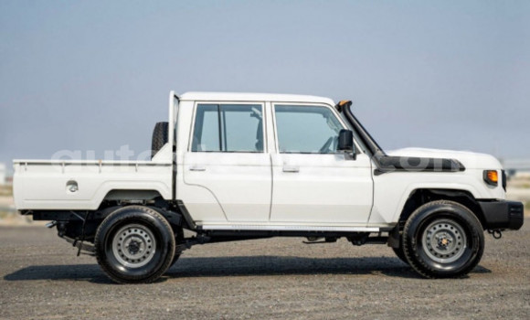 Oofamaa Toyota Land Cruiser White Makiinaa iti Nairobi keessatti Nairobi keessatti Oofamaa Toyota Land Cruiser White Makiinaa iti Nairobi keessatti Nairobi keessatti