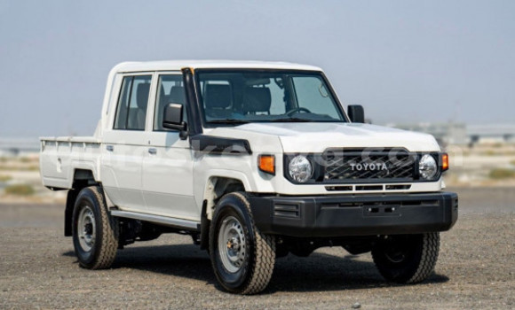Oofamaa Toyota Land Cruiser White Makiinaa iti Nairobi keessatti Nairobi keessatti Oofamaa Toyota Land Cruiser White Makiinaa iti Nairobi keessatti Nairobi keessatti