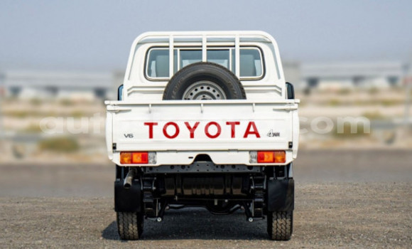 Oofamaa Toyota Land Cruiser White Makiinaa iti Nairobi keessatti Nairobi keessatti Oofamaa Toyota Land Cruiser White Makiinaa iti Nairobi keessatti Nairobi keessatti