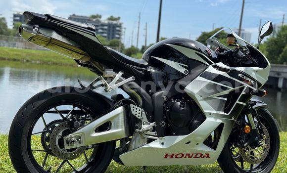 Nunua Ilio tumika Honda CBR Nyeusi Bike ndani ya Bungoma nchini West Kenya Nunua Ilio tumika Honda CBR Nyeusi Bike ndani ya Bungoma nchini West Kenya
