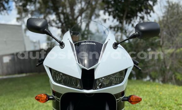 Nunua Ilio tumika Honda CBR Nyeusi Bike ndani ya Bungoma nchini West Kenya Nunua Ilio tumika Honda CBR Nyeusi Bike ndani ya Bungoma nchini West Kenya