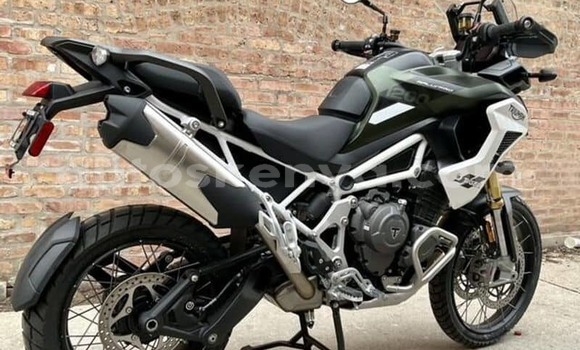 Nunua Ilio tumika Triumph Tiger Nyeusi Bike ndani ya Bungoma nchini West Kenya Nunua Ilio tumika Triumph Tiger Nyeusi Bike ndani ya Bungoma nchini West Kenya