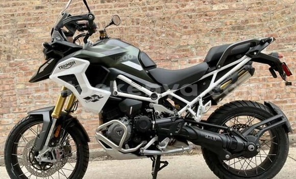 Nunua Ilio tumika Triumph Tiger Nyeusi Bike ndani ya Bungoma nchini West Kenya Nunua Ilio tumika Triumph Tiger Nyeusi Bike ndani ya Bungoma nchini West Kenya