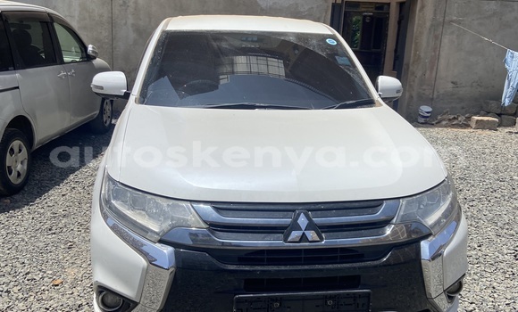 Buy Used Mitsubishi Outlander White Car in Nairobi in Nairobi