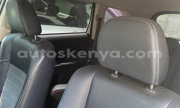 Nunua Ilio tumika Mitsubishi Outlander Nyeupe Gari ndani ya Nairobi nchini Nairobi Nunua Ilio tumika Mitsubishi Outlander Nyeupe Gari ndani ya Nairobi nchini Nairobi