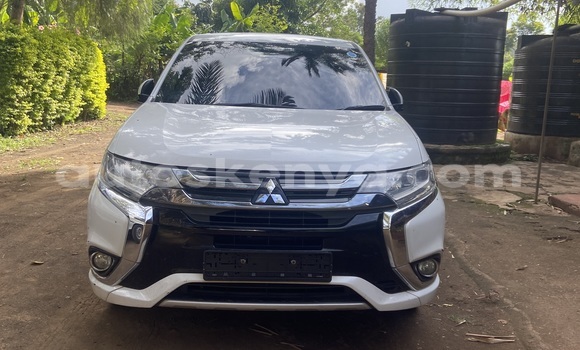Nunua Ilio tumika Mitsubishi Outlander Nyeupe Gari ndani ya Nairobi nchini Nairobi Nunua Ilio tumika Mitsubishi Outlander Nyeupe Gari ndani ya Nairobi nchini Nairobi