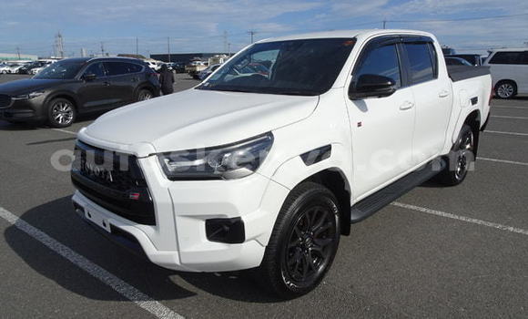 Buy Import Toyota Hilux White Car in Mombasa in Coastal Kenya