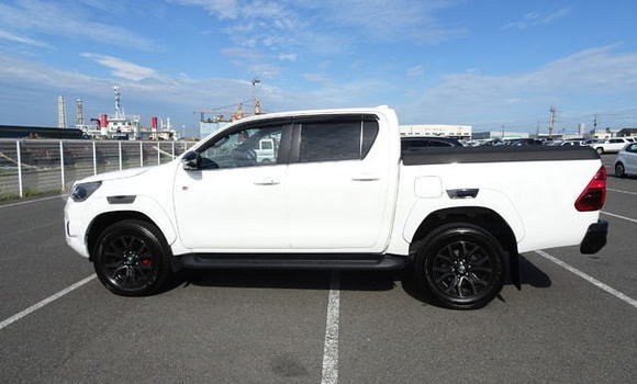 Imported Toyota Hilux White Makiinaa iti Mombasa keessatti Coastal Kenya keessatti Imported Toyota Hilux White Makiinaa iti Mombasa keessatti Coastal Kenya keessatti