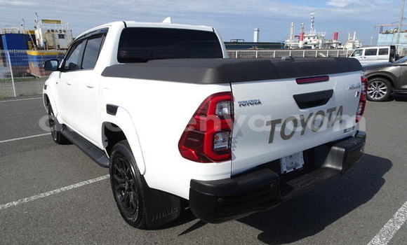 Imported Toyota Hilux White Makiinaa iti Mombasa keessatti Coastal Kenya keessatti Imported Toyota Hilux White Makiinaa iti Mombasa keessatti Coastal Kenya keessatti