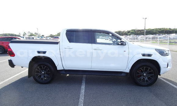 Imported Toyota Hilux White Makiinaa iti Mombasa keessatti Coastal Kenya keessatti Imported Toyota Hilux White Makiinaa iti Mombasa keessatti Coastal Kenya keessatti