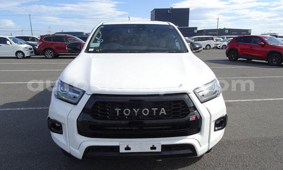 Imported Toyota Hilux White Makiinaa iti Mombasa keessatti Coastal Kenya keessatti Imported Toyota Hilux White Makiinaa iti Mombasa keessatti Coastal Kenya keessatti