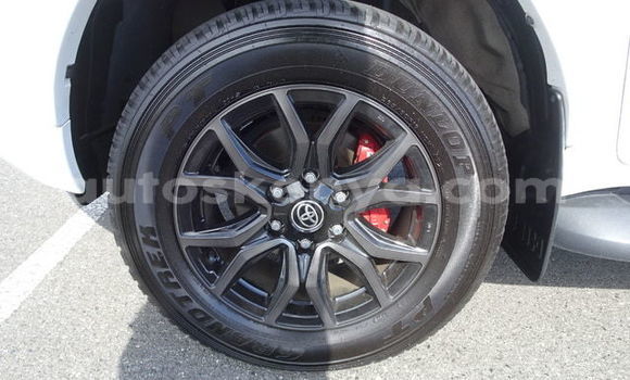 Imported Toyota Hilux White Makiinaa iti Mombasa keessatti Coastal Kenya keessatti Imported Toyota Hilux White Makiinaa iti Mombasa keessatti Coastal Kenya keessatti