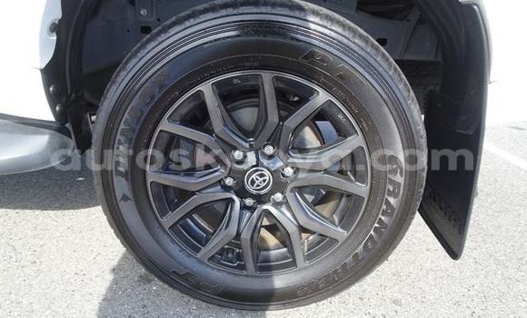 Imported Toyota Hilux White Makiinaa iti Mombasa keessatti Coastal Kenya keessatti Imported Toyota Hilux White Makiinaa iti Mombasa keessatti Coastal Kenya keessatti